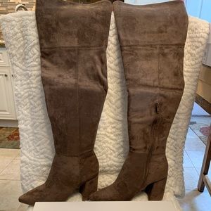 Great NIB Neiman Marcus tall suede boots. SZ 8